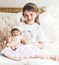 Tilbud ✔️ Tiny Treasures Dukke M. Mørkt Hår - Giraffe Outfit 😍 -Billig legetoej butik DY775 2